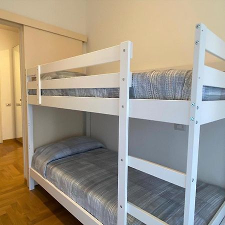 The Little Duck - Modern Apartment With Balcony Como Bagian luar foto