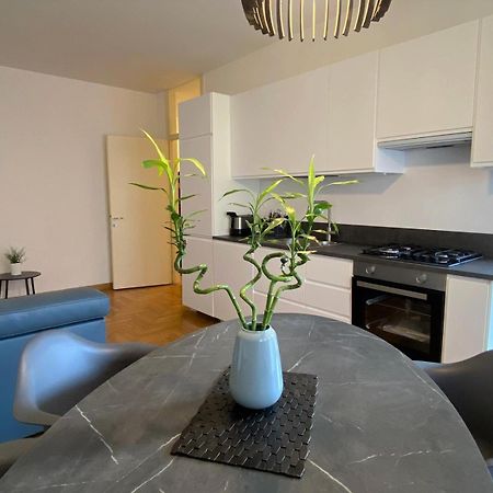 The Little Duck - Modern Apartment With Balcony Como Bagian luar foto