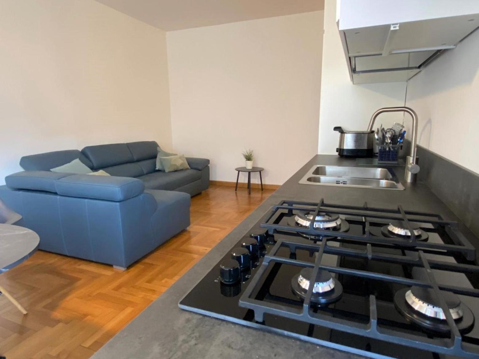 The Little Duck - Modern Apartment With Balcony Como Bagian luar foto
