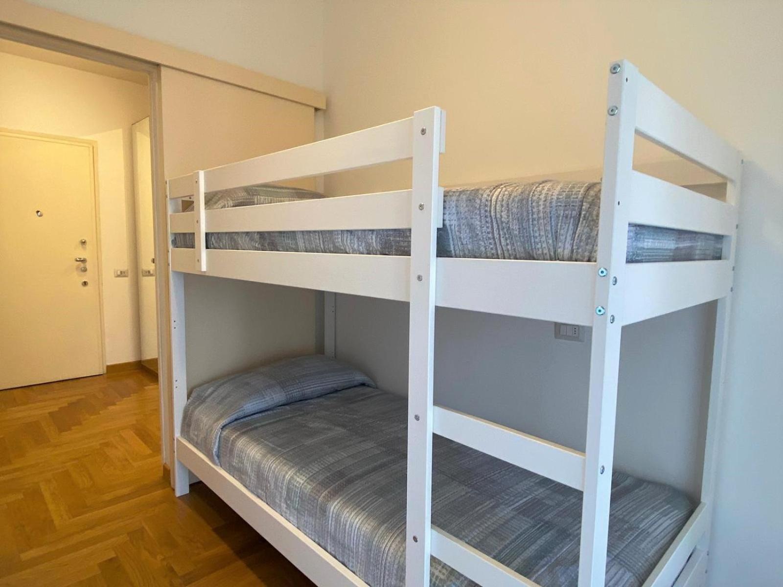 The Little Duck - Modern Apartment With Balcony Como Bagian luar foto