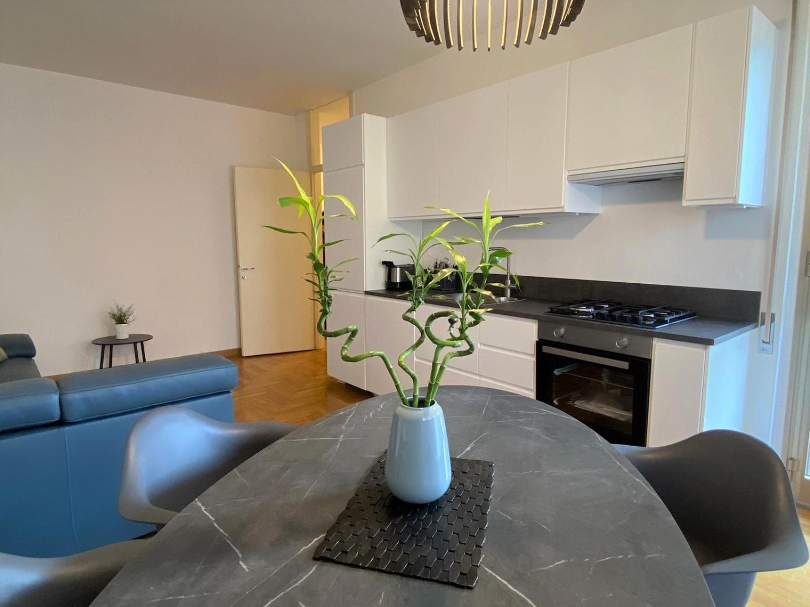 The Little Duck - Modern Apartment With Balcony Como Bagian luar foto