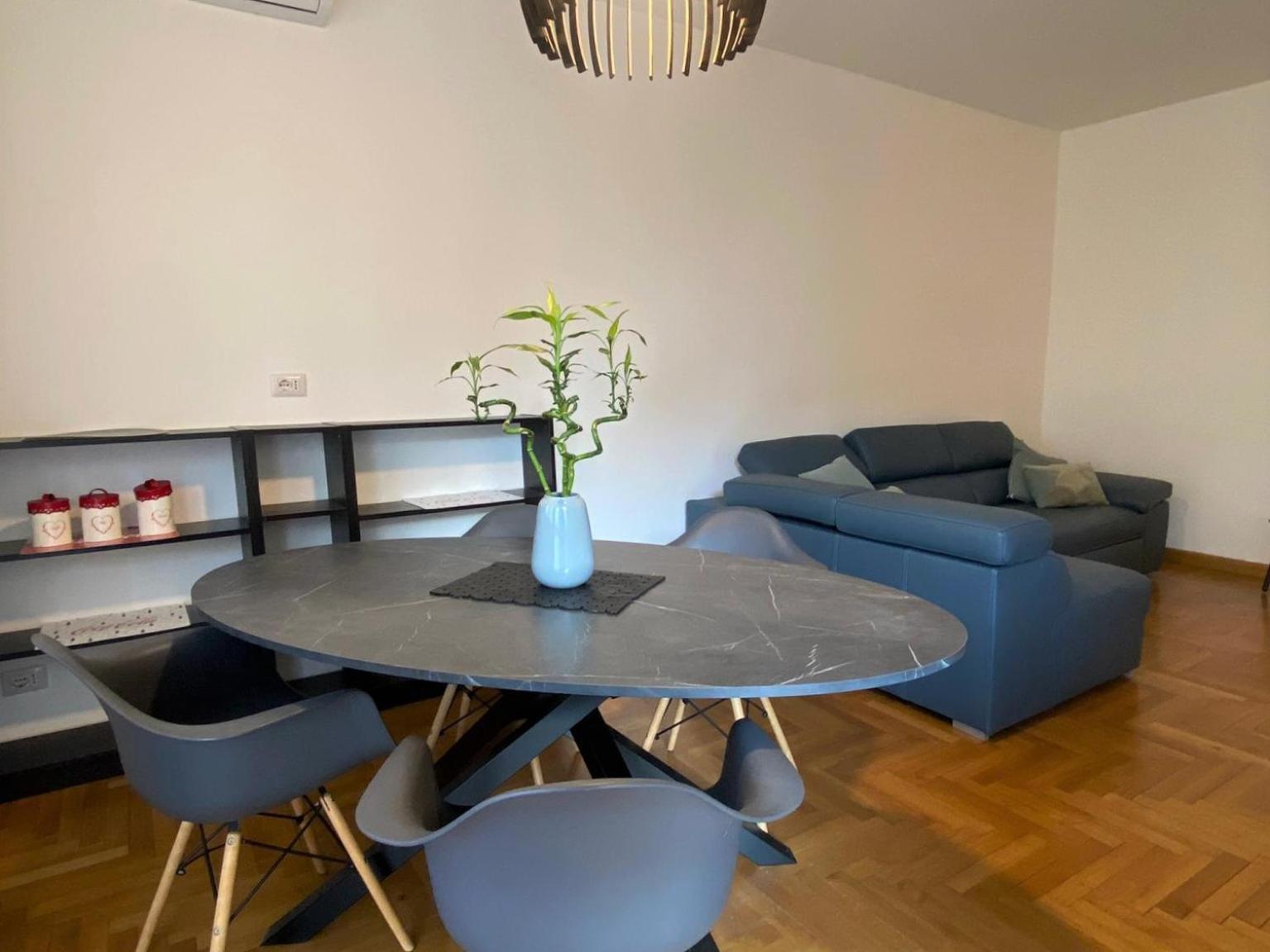 The Little Duck - Modern Apartment With Balcony Como Bagian luar foto