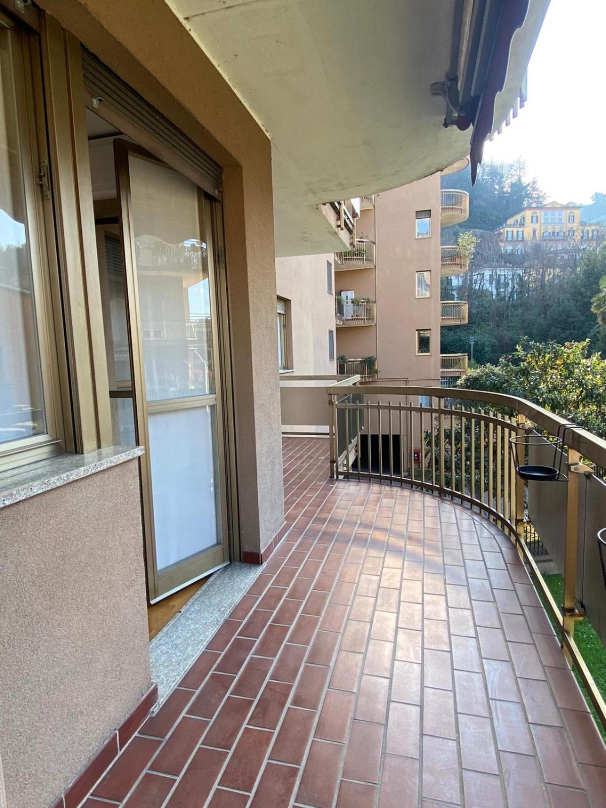 The Little Duck - Modern Apartment With Balcony Como Bagian luar foto