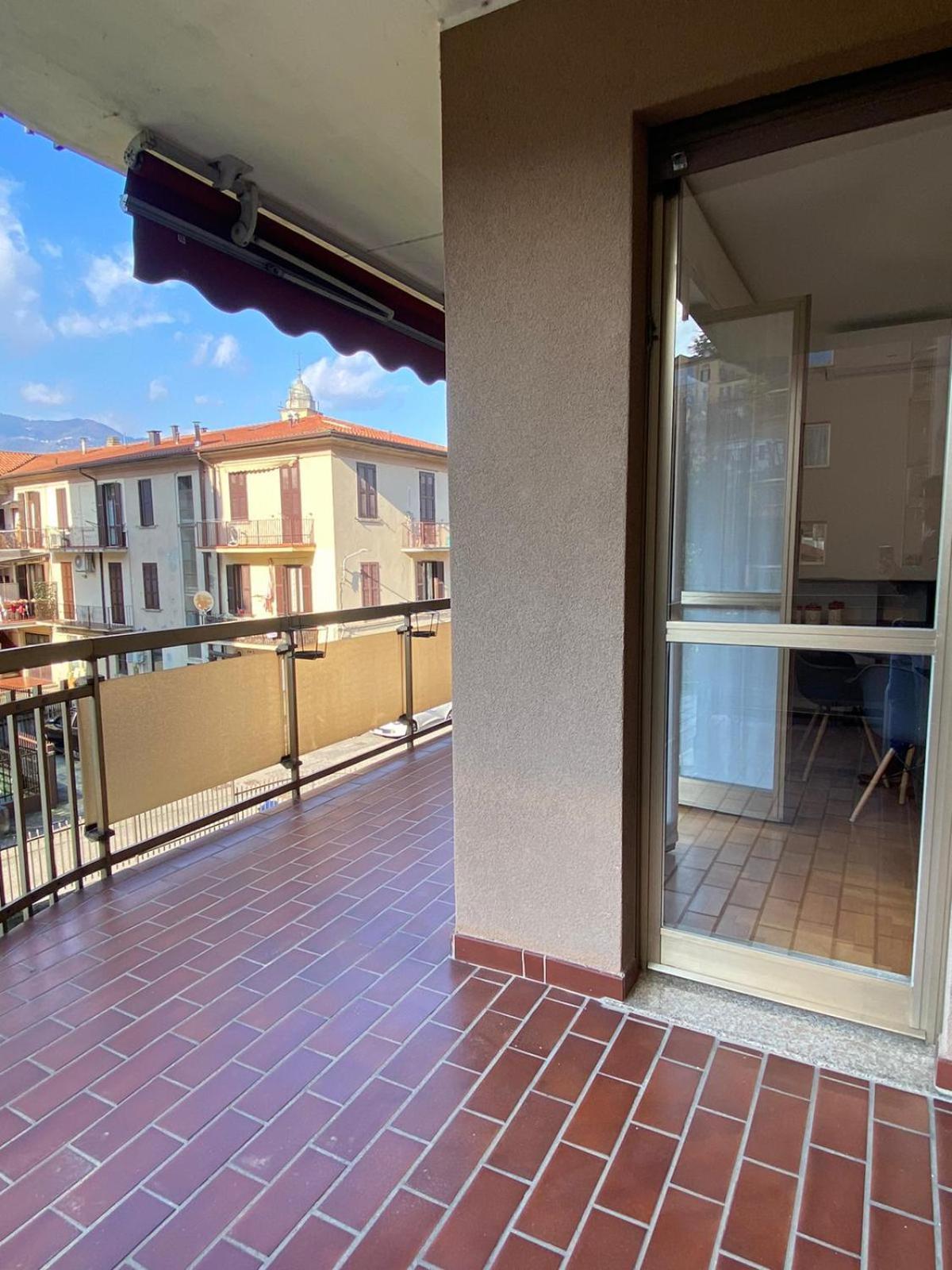 The Little Duck - Modern Apartment With Balcony Como Bagian luar foto